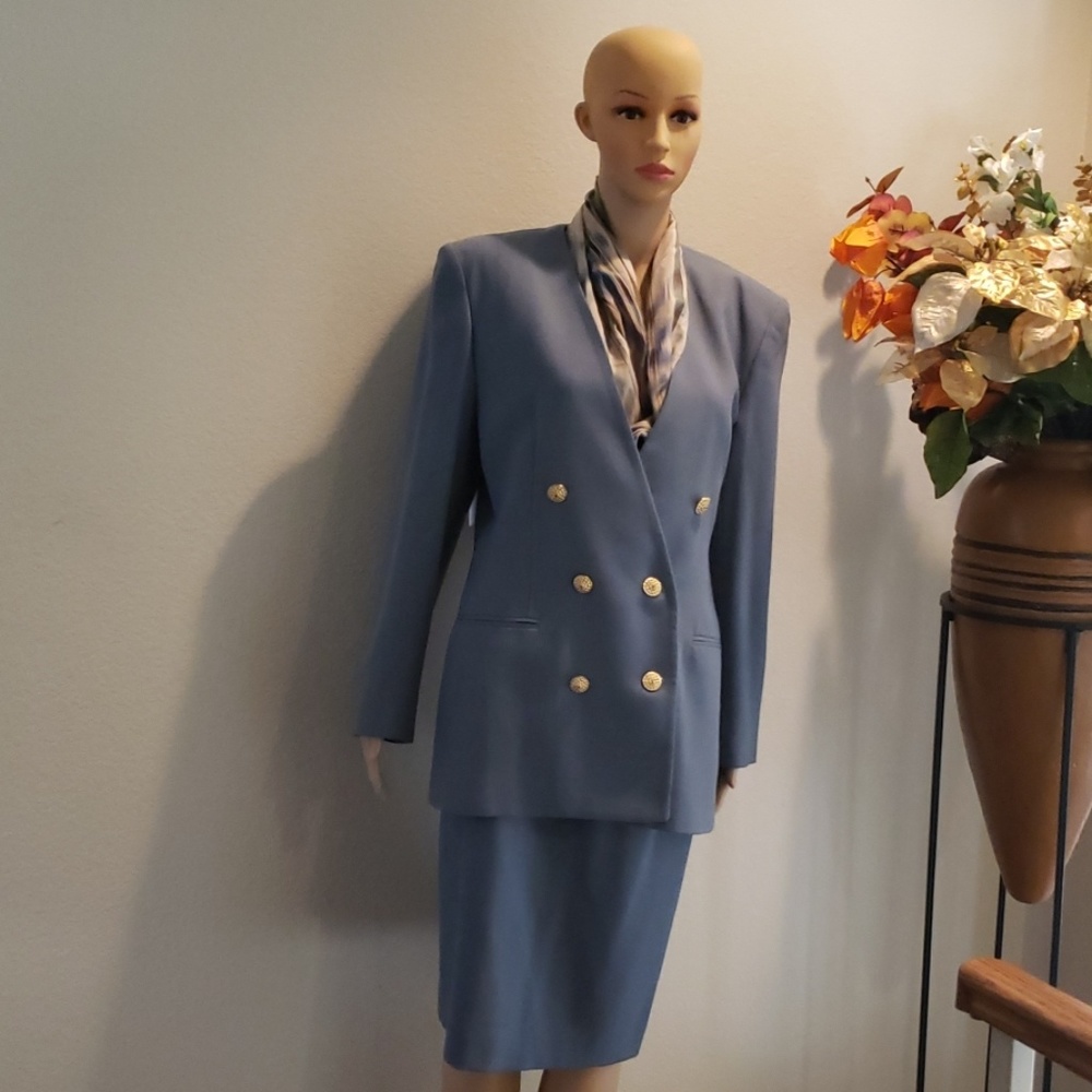 Ladies double-breasted suit